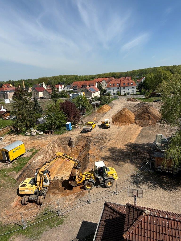 Zisternen sollen am 6. Mai mit einem Kran gesetzt werden und später dann etwa 21m³ Regenwasser fassen © Christian Bodach 2025