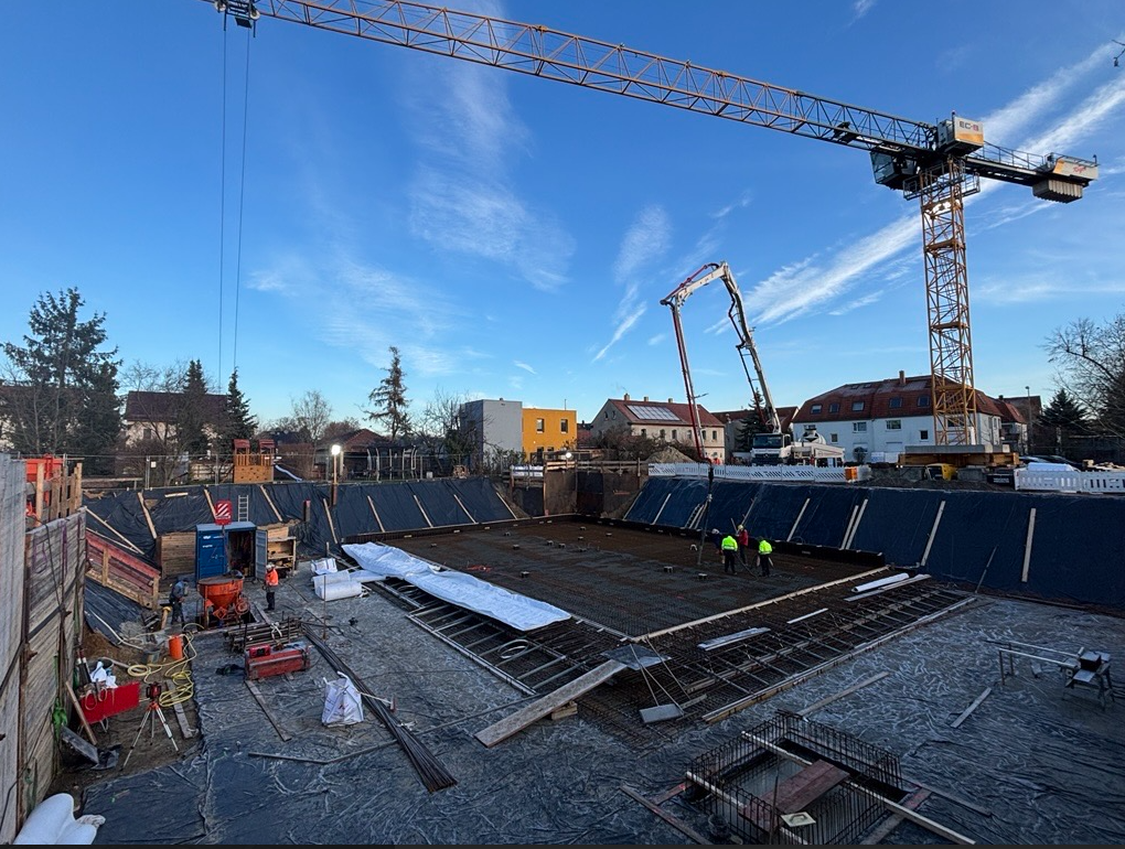 Sporthalle/Mensa: Beton – Beton – Beton